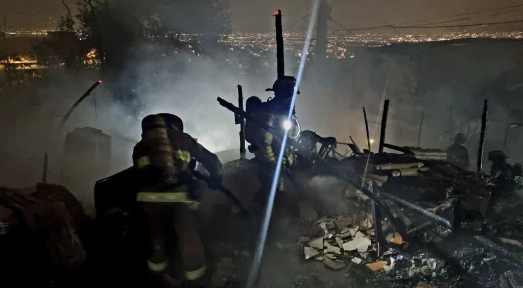 Bomberos controlan incendio estructural 