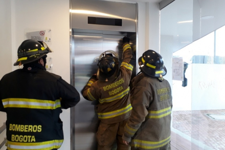 ¿Les asusta quedarse encerrados en un ascensor? 