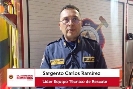 Bombero líder del equipo de rescate 