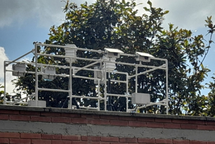 Equipo especializado para medir el aire limpio