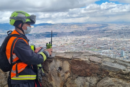 Disfrute de los cerros y montañas de la ciudad sin poner en riesgo su integridad ni la de los suyos. 
